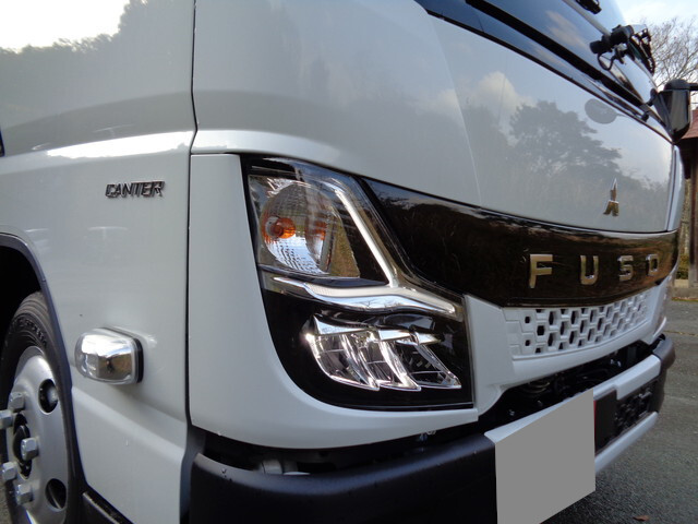 三菱ふそうキャンターコンテナ専用車小型（2t・3t）[写真10]
