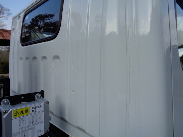 三菱ふそうキャンターコンテナ専用車小型（2t・3t）[写真11]