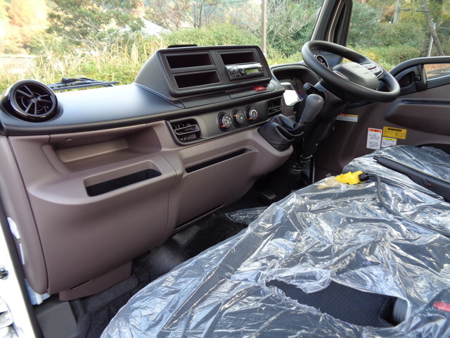 三菱ふそうキャンターコンテナ専用車小型（2t・3t）[写真23]