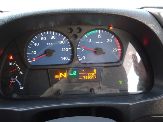 UDトラックスクオントレーラーヘッド（トラクターヘッド）大型（10t）[写真10]