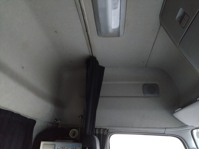 UDトラックスクオントレーラーヘッド（トラクターヘッド）大型（10t）[写真12]