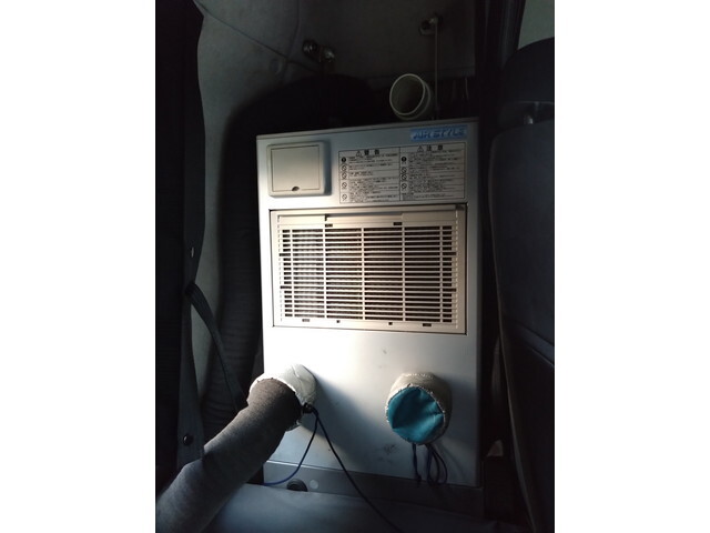 UDトラックスクオントレーラーヘッド（トラクターヘッド）大型（10t）[写真13]