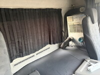 UDトラックスクオントレーラーヘッド（トラクターヘッド）大型（10t）[写真18]