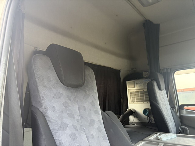 UDトラックスクオントレーラーヘッド（トラクターヘッド）大型（10t）[写真19]