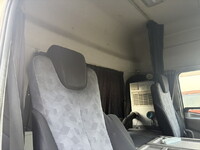 UDトラックスクオントレーラーヘッド（トラクターヘッド）大型（10t）[写真20]