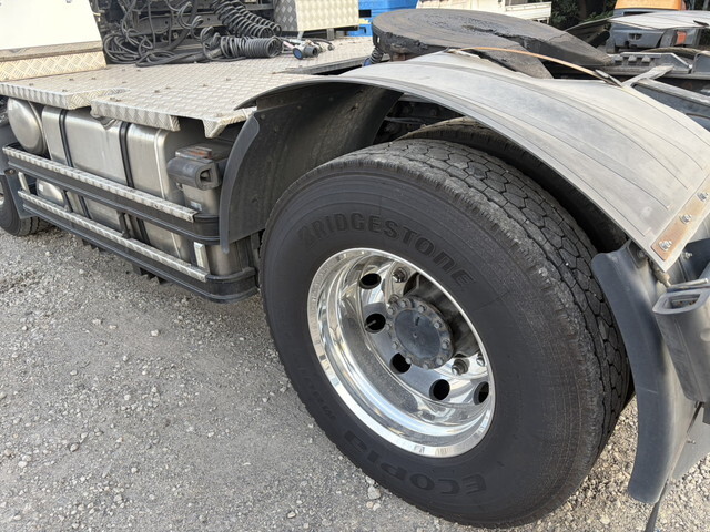 UDトラックスクオントレーラーヘッド（トラクターヘッド）大型（10t）[写真20]