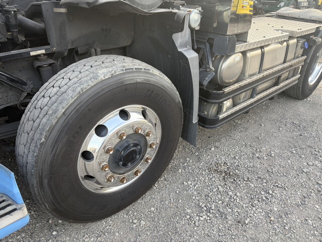 UDトラックスクオントレーラーヘッド（トラクターヘッド）大型（10t）[写真21]