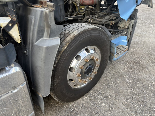 UDトラックスクオントレーラーヘッド（トラクターヘッド）大型（10t）[写真22]