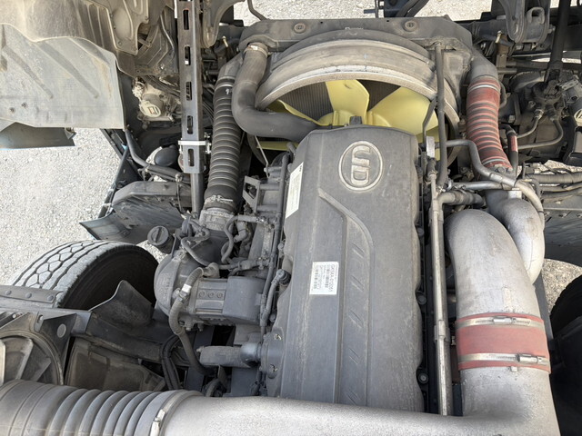 UDトラックスクオントレーラーヘッド（トラクターヘッド）大型（10t）[写真24]