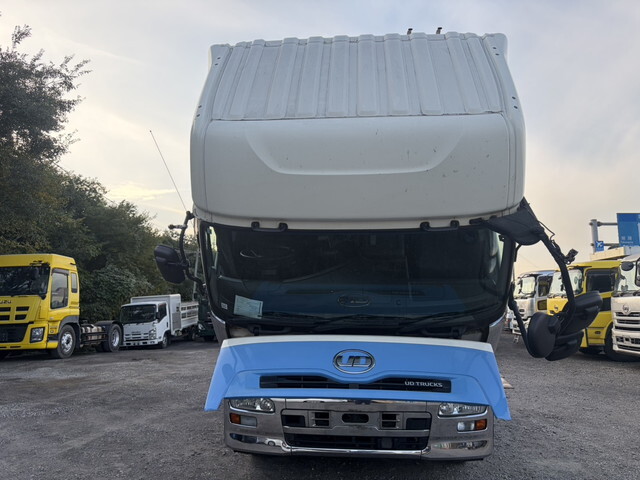 UDトラックスクオントレーラーヘッド（トラクターヘッド）大型（10t）[写真05]