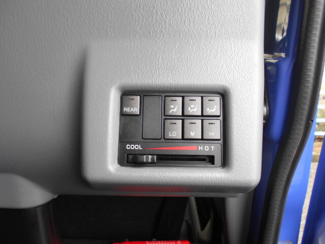 三菱ふそうキャンター平ボディ小型（2t・3t）[写真16]