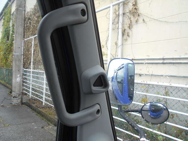 三菱ふそうキャンター平ボディ小型（2t・3t）[写真36]