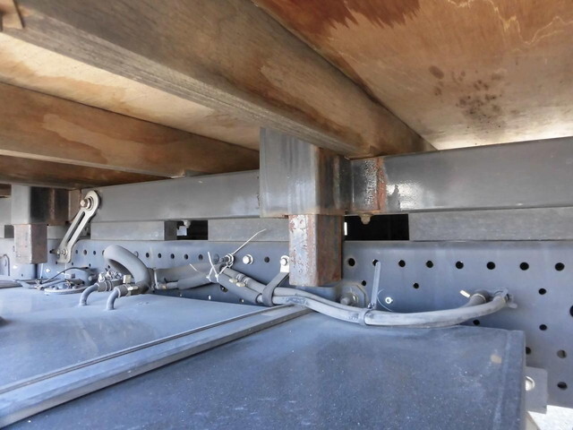 いすゞエルフ平ボディ小型（2t・3t）[写真16]