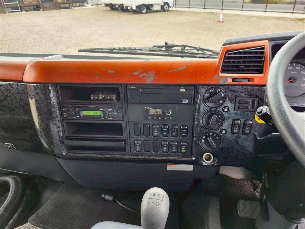 三菱ふそうファイタークレーン4段増トン（6t・8t）[写真22]