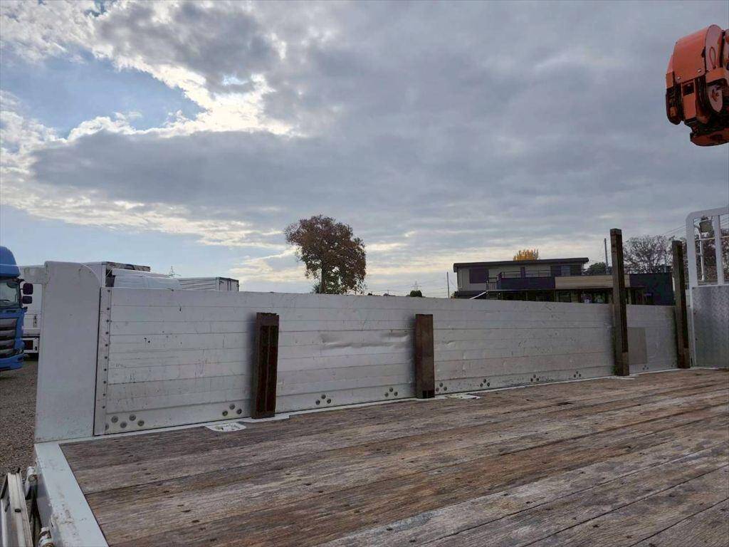 三菱ふそうファイタークレーン4段増トン（6t・8t）[写真09]