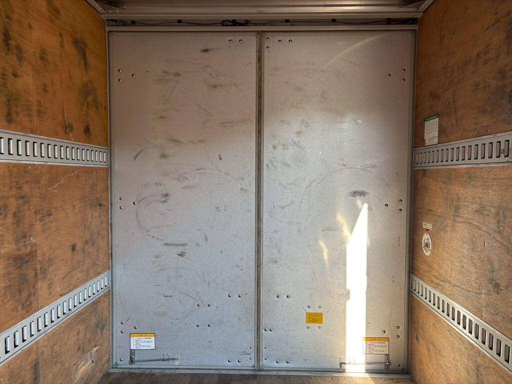 いすゞエルフアルミバン小型（2t・3t）[写真11]