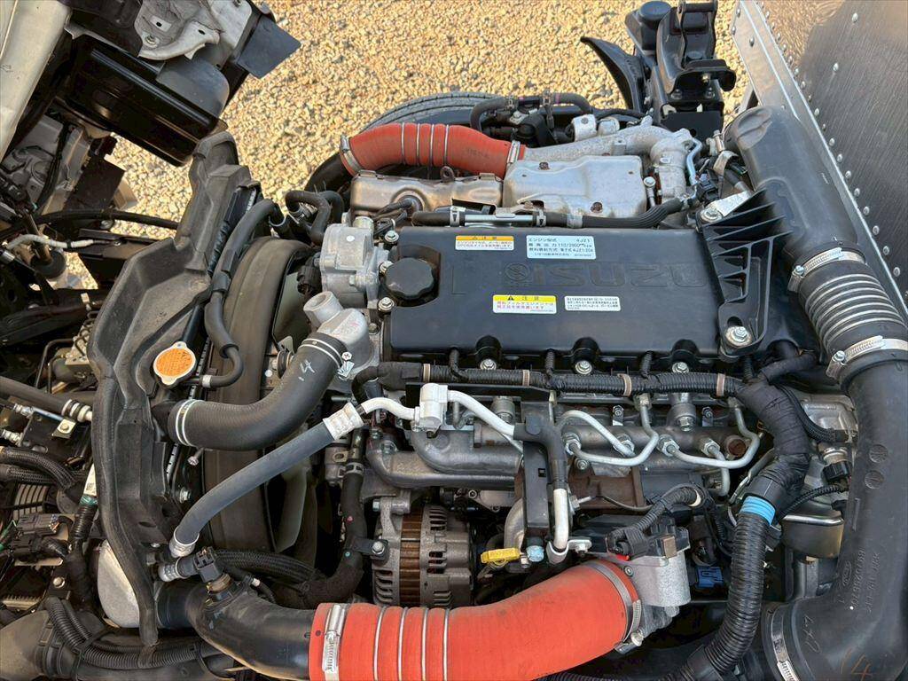 いすゞエルフアルミバン小型（2t・3t）[写真16]