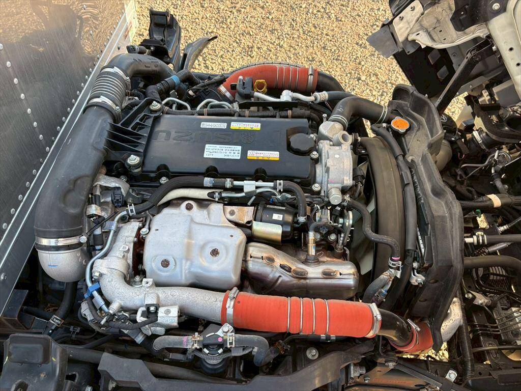 いすゞエルフアルミバン小型（2t・3t）[写真17]