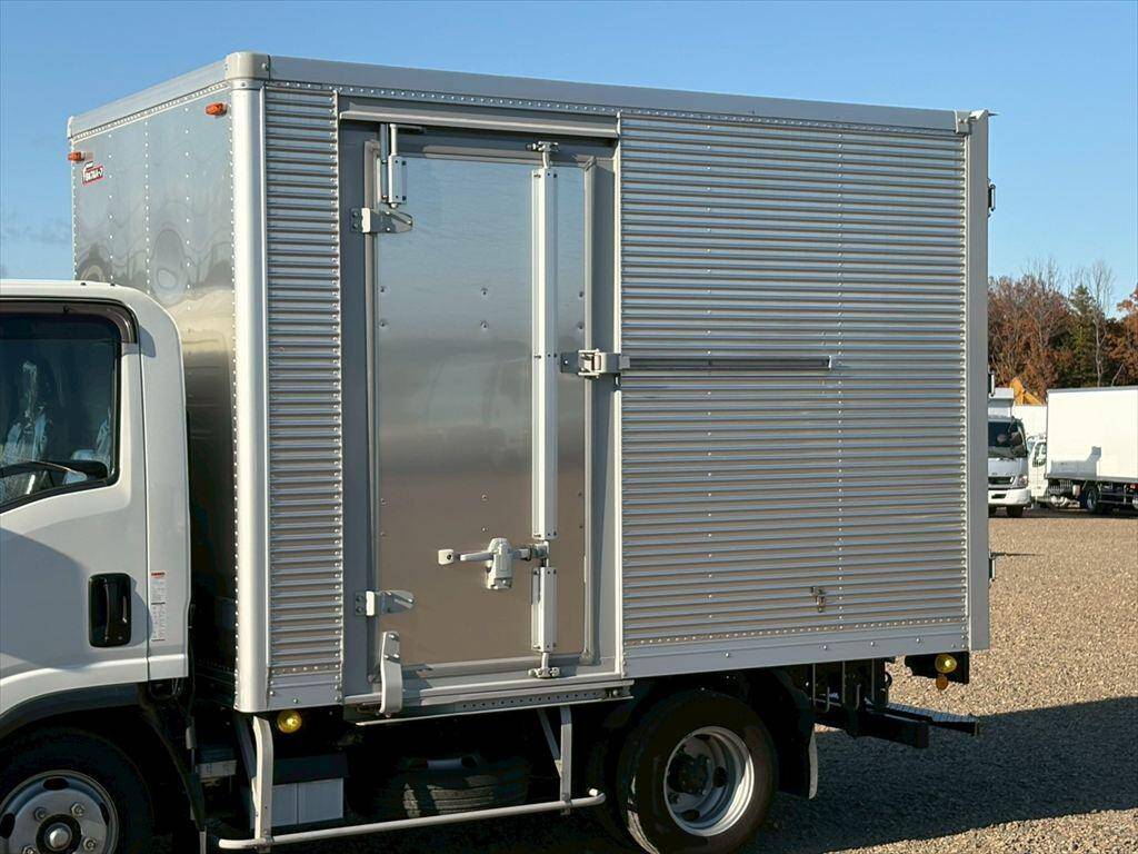 いすゞエルフアルミバン小型（2t・3t）[写真06]