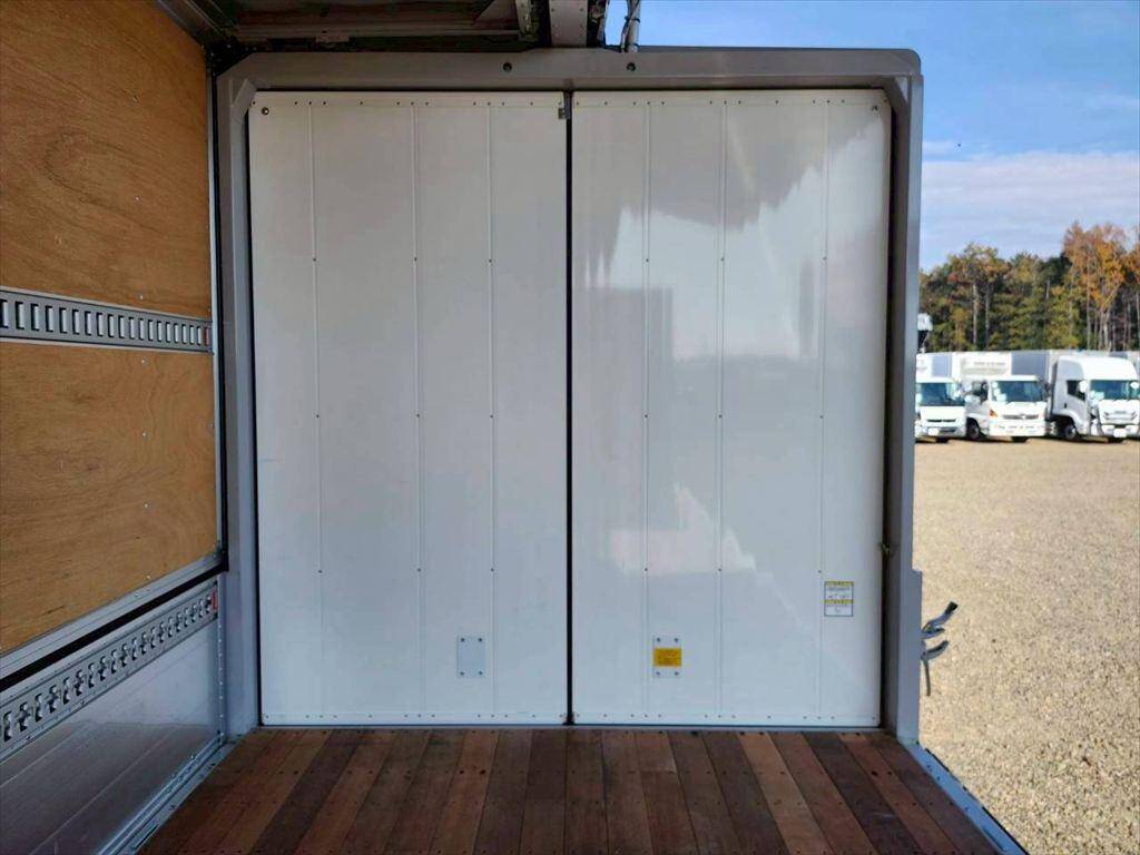 いすゞフォワードアルミウイング増トン（6t・8t）[写真13]