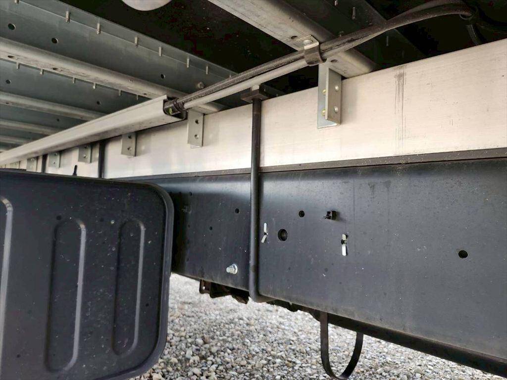 いすゞフォワードアルミウイング増トン（6t・8t）[写真15]