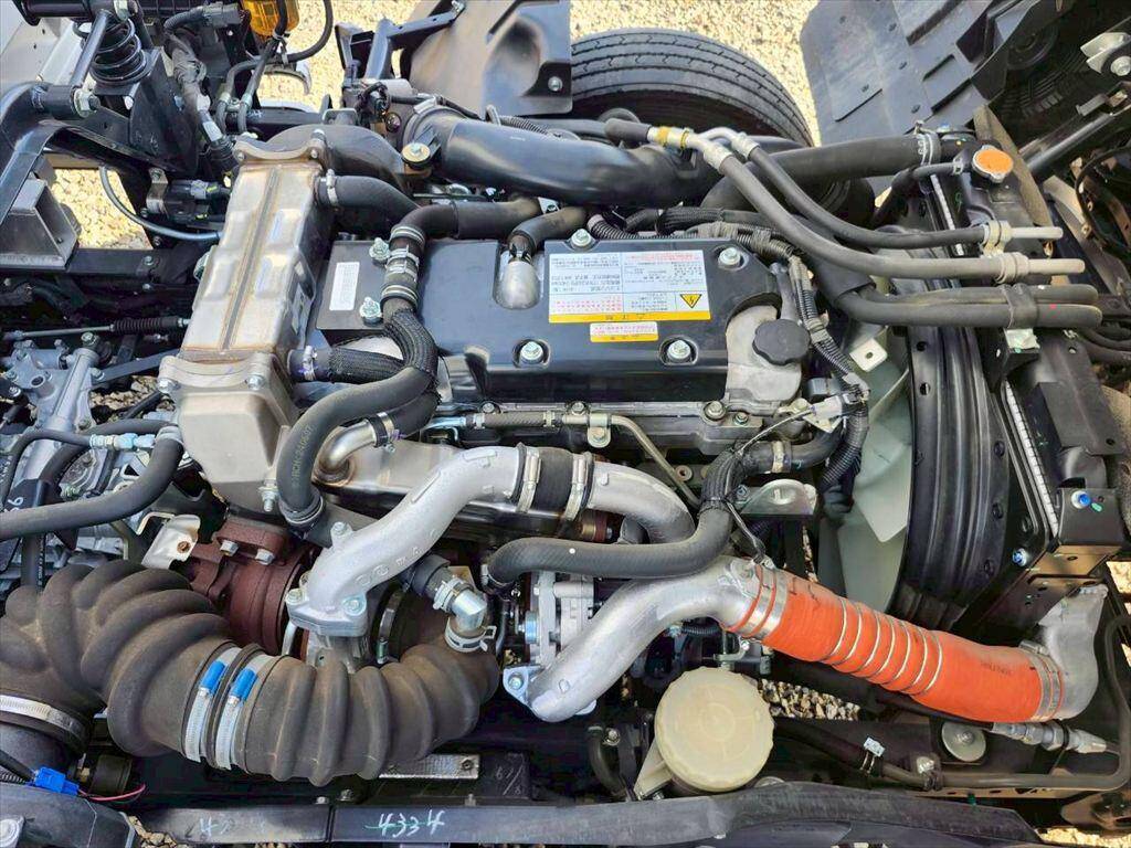 いすゞフォワードアルミウイング増トン（6t・8t）[写真19]