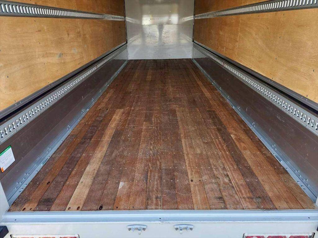 いすゞフォワードアルミウイング増トン（6t・8t）[写真08]