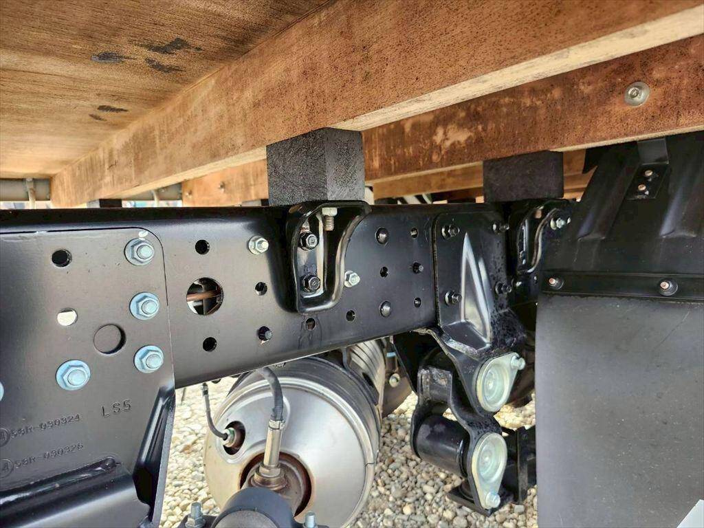 三菱ふそうキャンター平ボディ小型（2t・3t）[写真10]