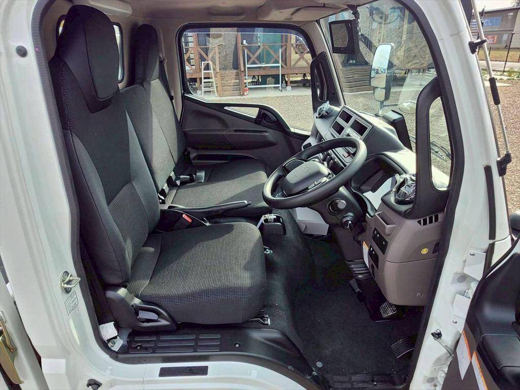 三菱ふそうキャンター平ボディ小型（2t・3t）[写真15]