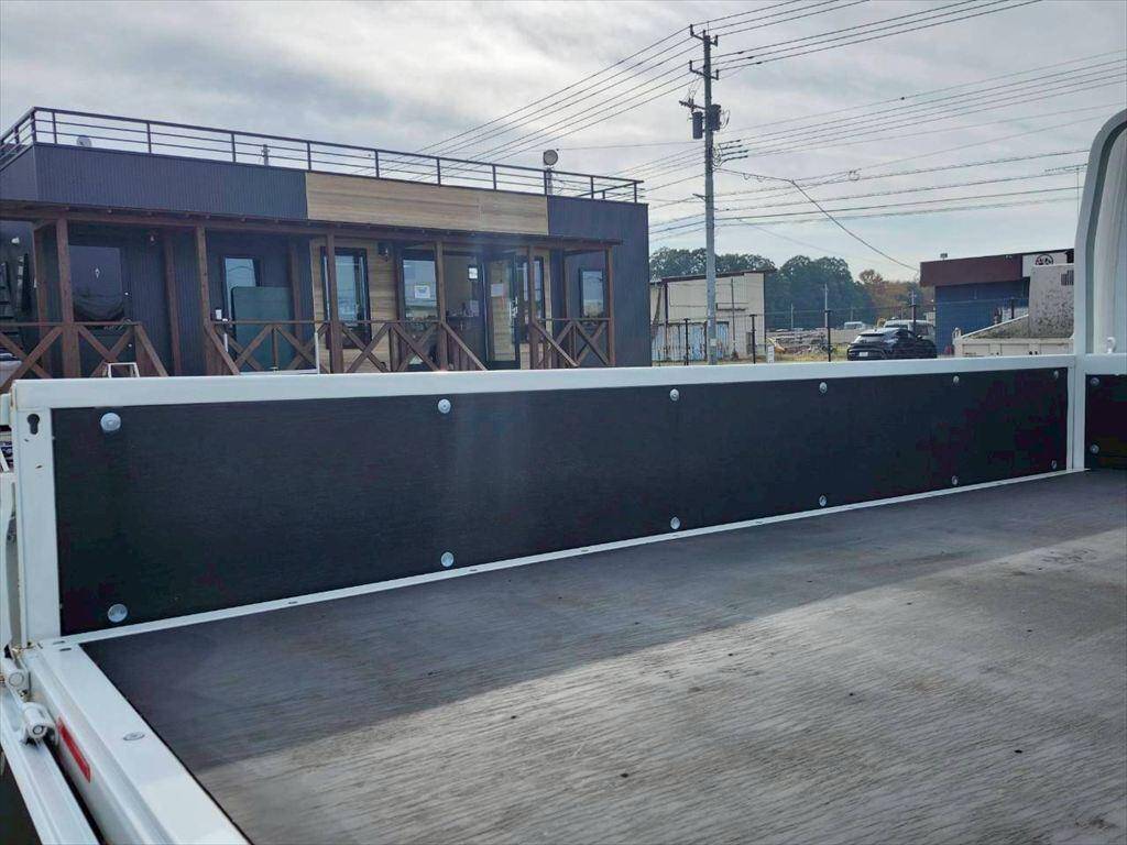 三菱ふそうキャンター平ボディ小型（2t・3t）[写真07]