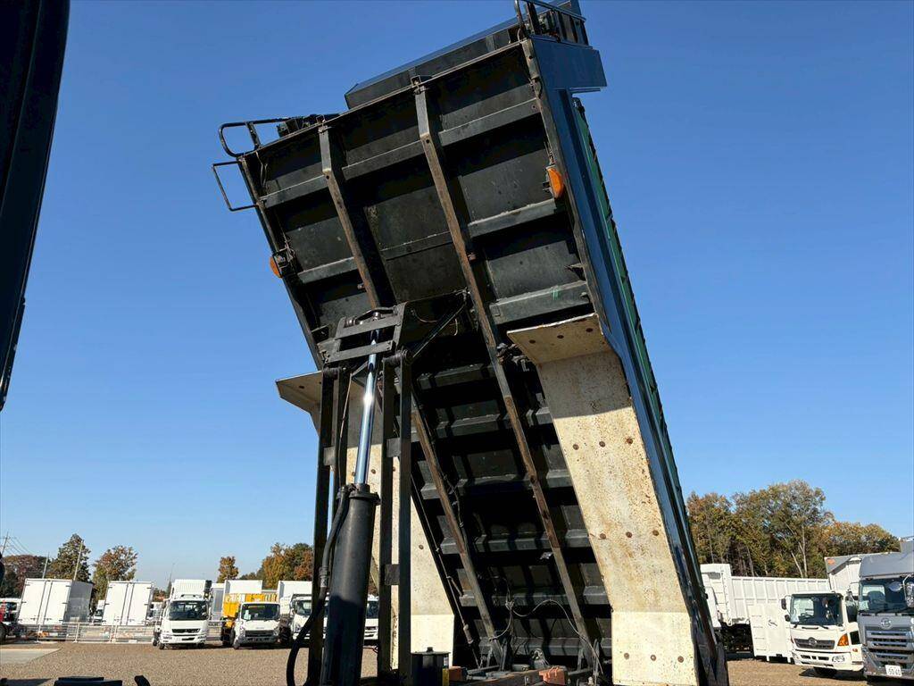 日野プロフィアダンプ大型（10t）[写真12]