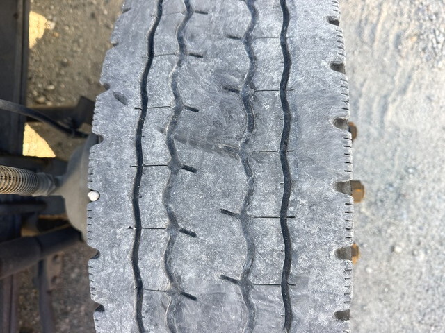 いすゞギガ平ボディ大型（10t）[写真14]