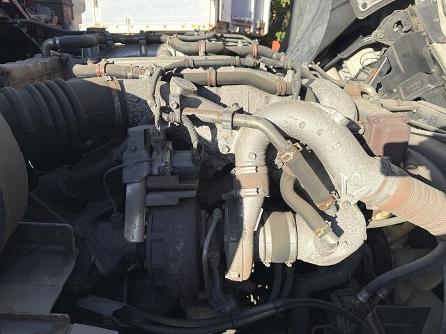 いすゞギガ平ボディ大型（10t）[写真15]