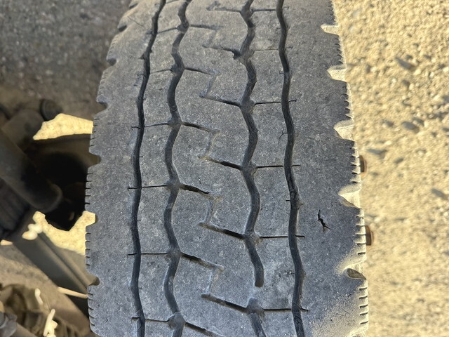 いすゞギガ平ボディ大型（10t）[写真16]