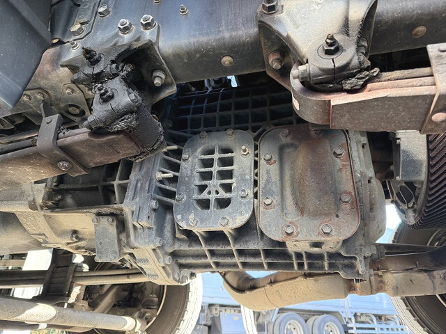 いすゞギガ平ボディ大型（10t）[写真18]