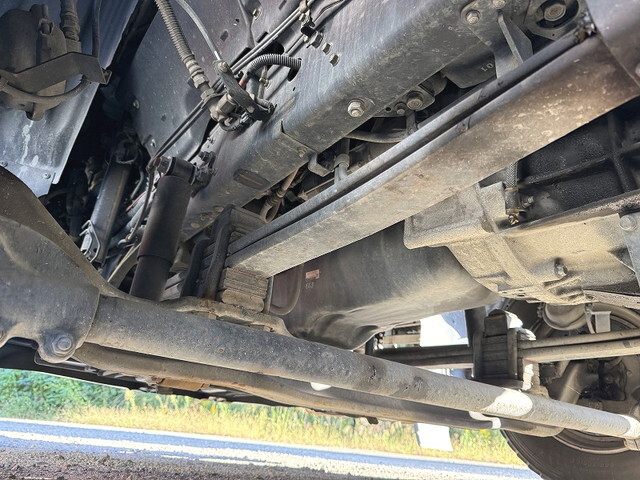 いすゞギガ平ボディ大型（10t）[写真19]