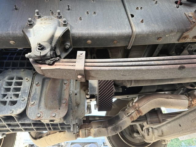 いすゞギガ平ボディ大型（10t）[写真20]