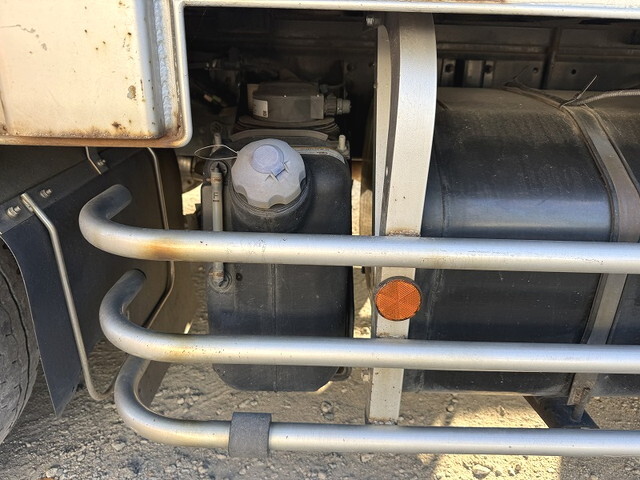 いすゞギガ平ボディ大型（10t）[写真23]