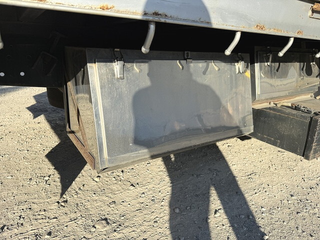 いすゞギガ平ボディ大型（10t）[写真27]