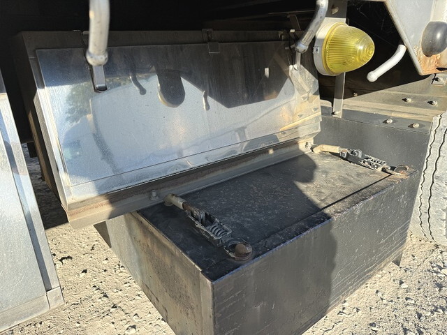 いすゞギガ平ボディ大型（10t）[写真28]