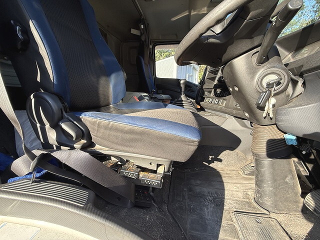 いすゞギガ平ボディ大型（10t）[写真32]