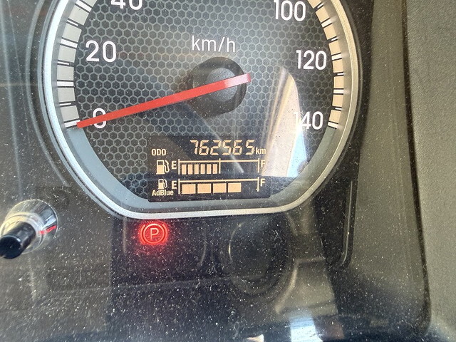 いすゞギガ平ボディ大型（10t）[写真38]