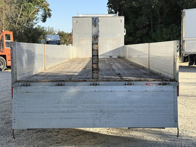 いすゞギガ平ボディ大型（10t）[写真09]