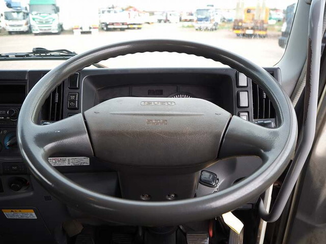 いすゞフォワードクレーン4段増トン（6t・8t）[写真39]