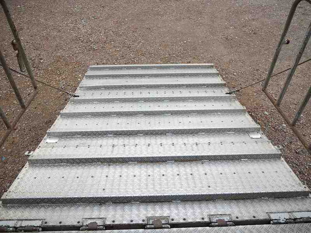 いすゞエルフ家畜運搬車小型（2t・3t）[写真23]