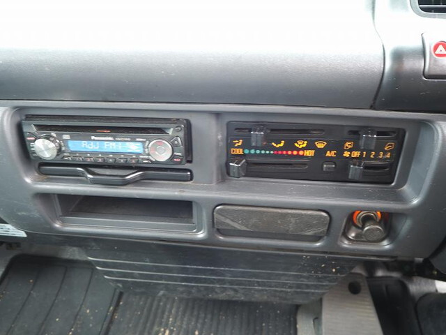 いすゞエルフ家畜運搬車小型（2t・3t）[写真38]