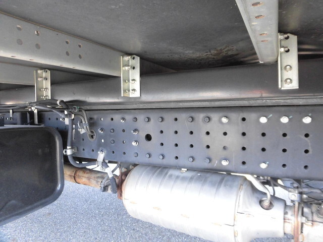 三菱キャンターアルミバン小型（2t・3t）[写真16]