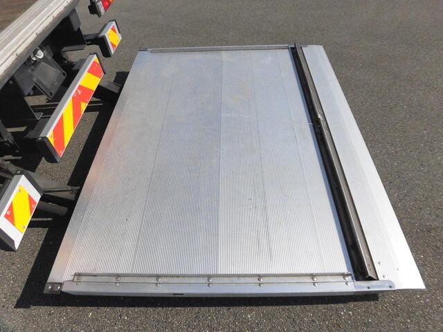 三菱キャンターアルミバン小型（2t・3t）[写真09]