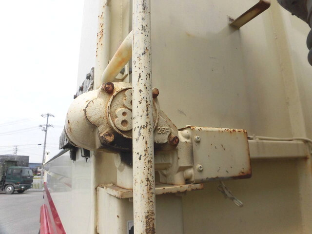 日野プロフィアダンプ大型（10t）[写真11]