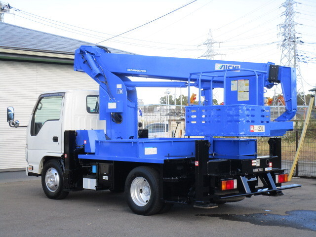 いすゞエルフ高所作業車小型（2t・3t）[写真04]